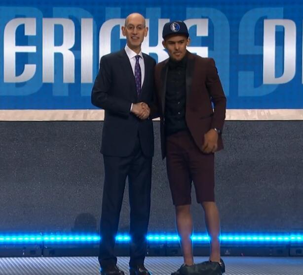 侧翼如维金 侧翼如维金