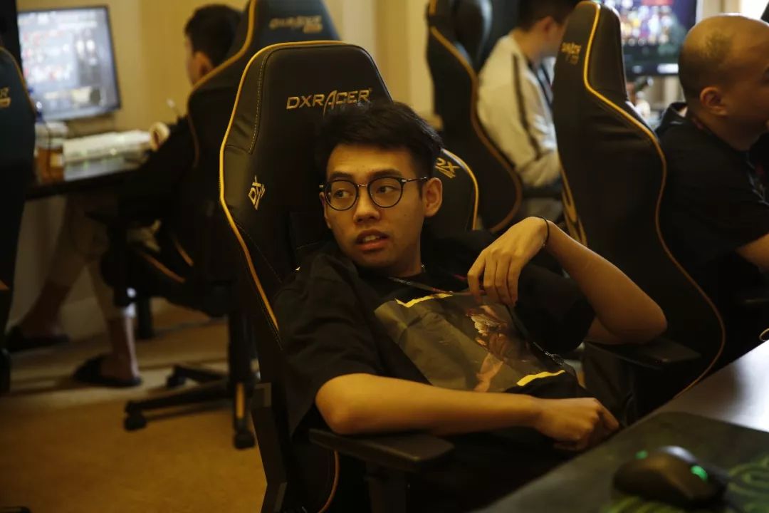 而是由阈值 而是由阈值